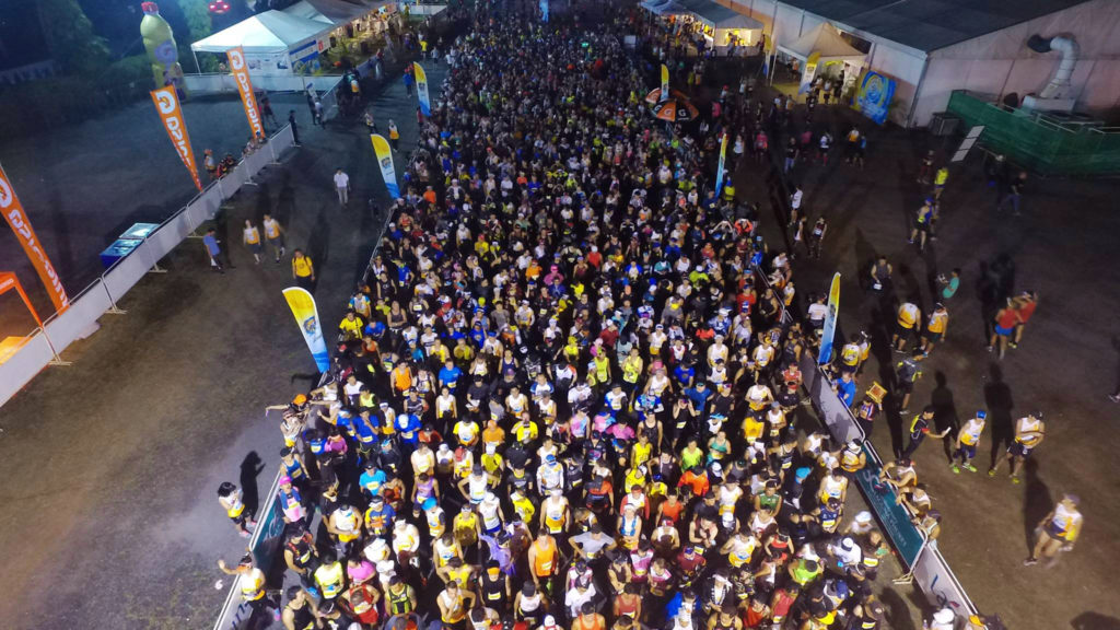 20170604普吉岛马拉松 03 2017普吉马拉松官网照片 出发点大合照2 1024x576 - 20170604普吉岛马拉松