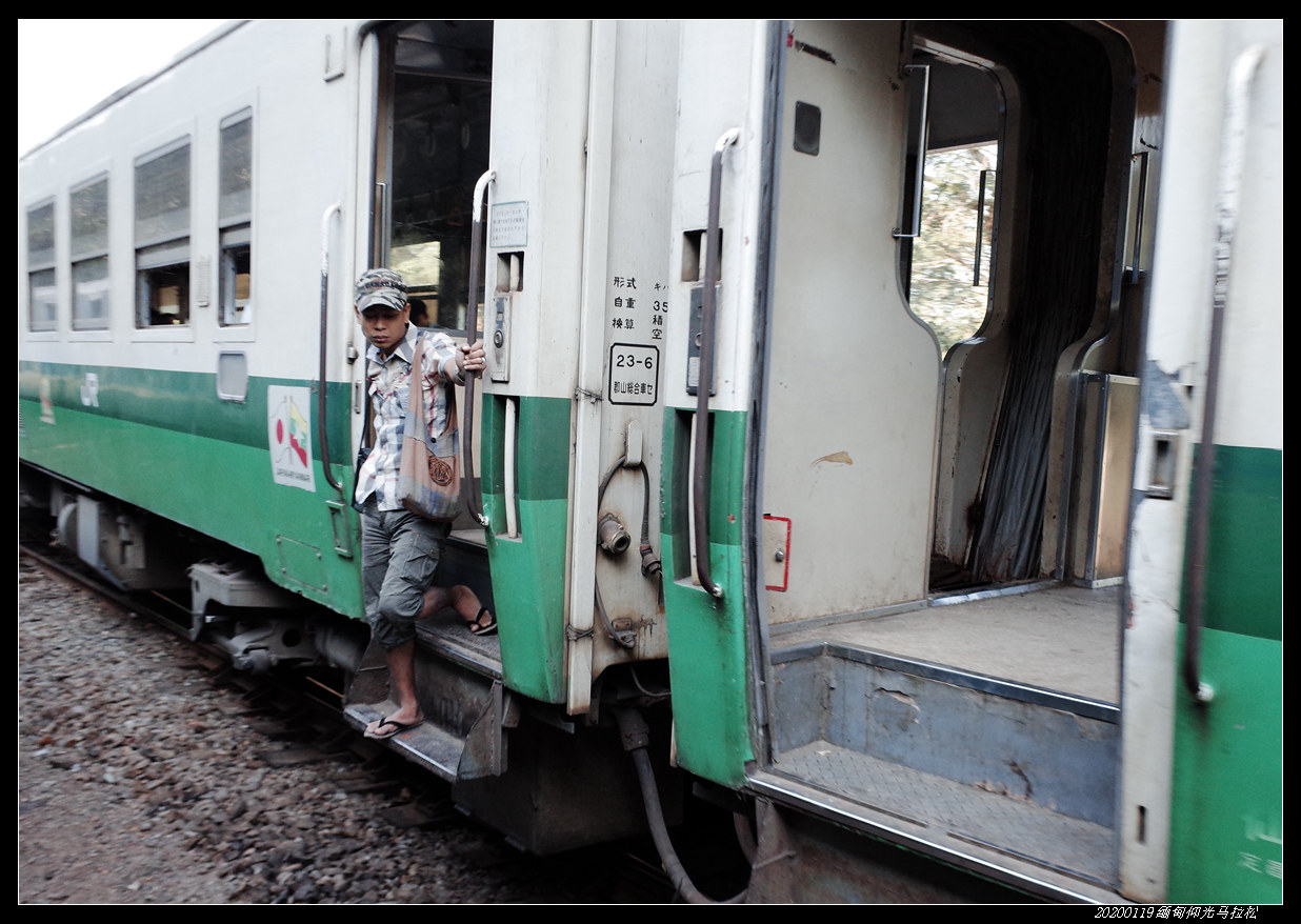 铁路火车在仰光，缅甸 编辑类照片. 图片 包括有 平底锅, 平台, 傲慢, 仰光, 运输, 人们, 公共 - 48427671